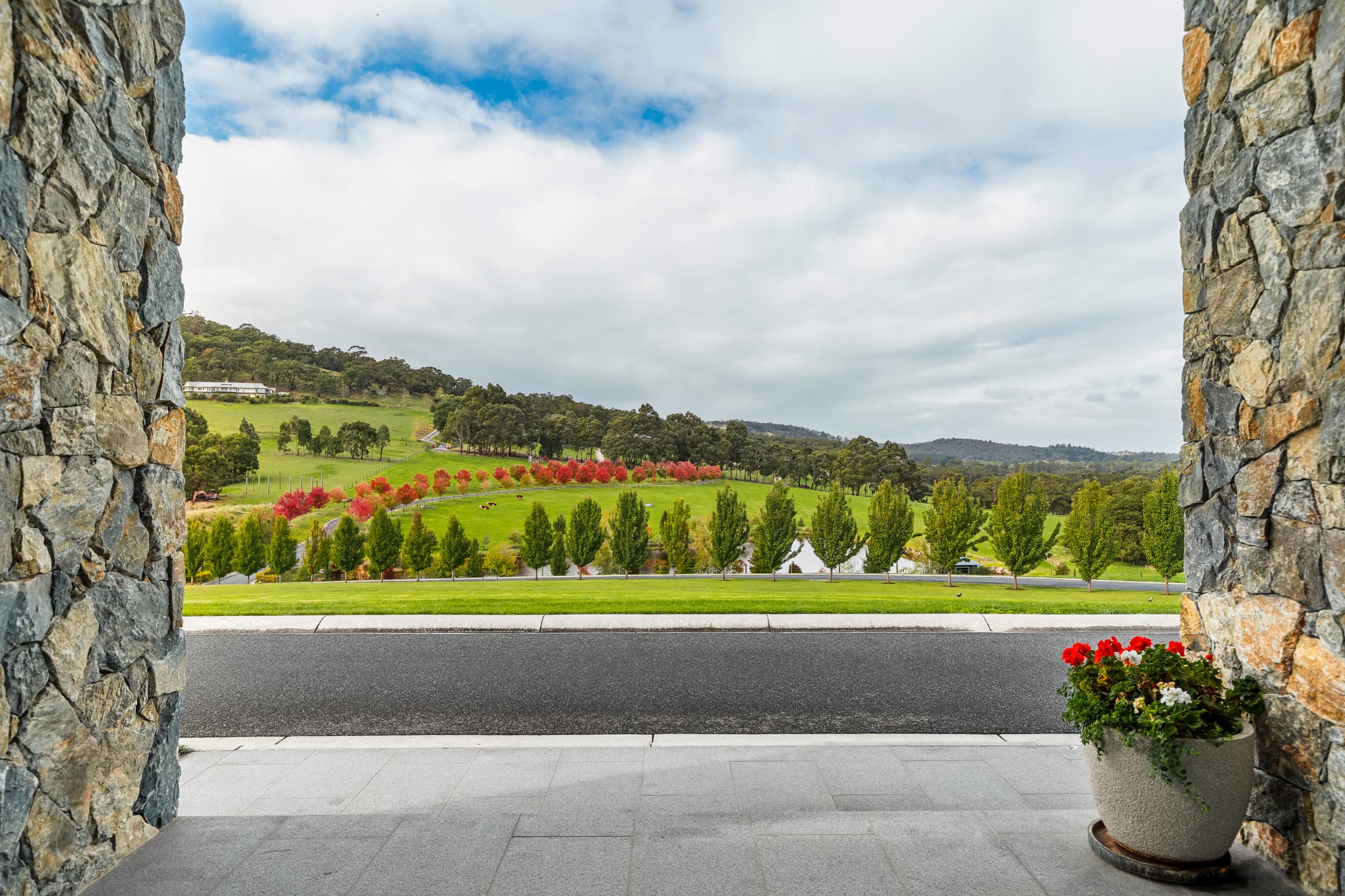 Estate driveway through the hills, Upper Beaconsfield